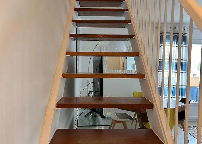 Near Shops לה לבאנדו