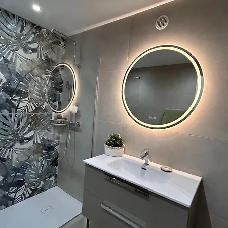 Near Shops Apartment *